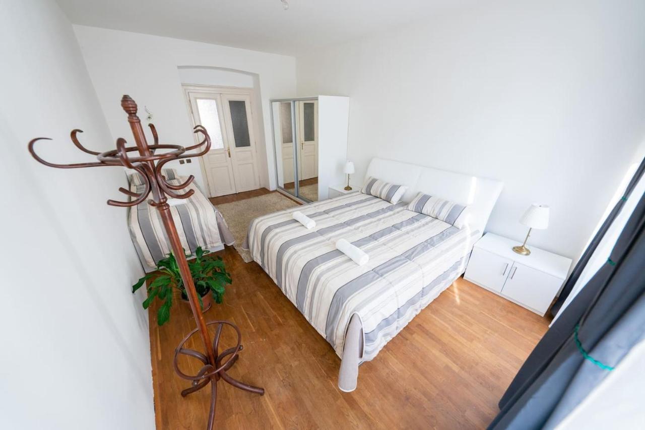 6 Bob's - 3 Bedrooms, King Size Beds