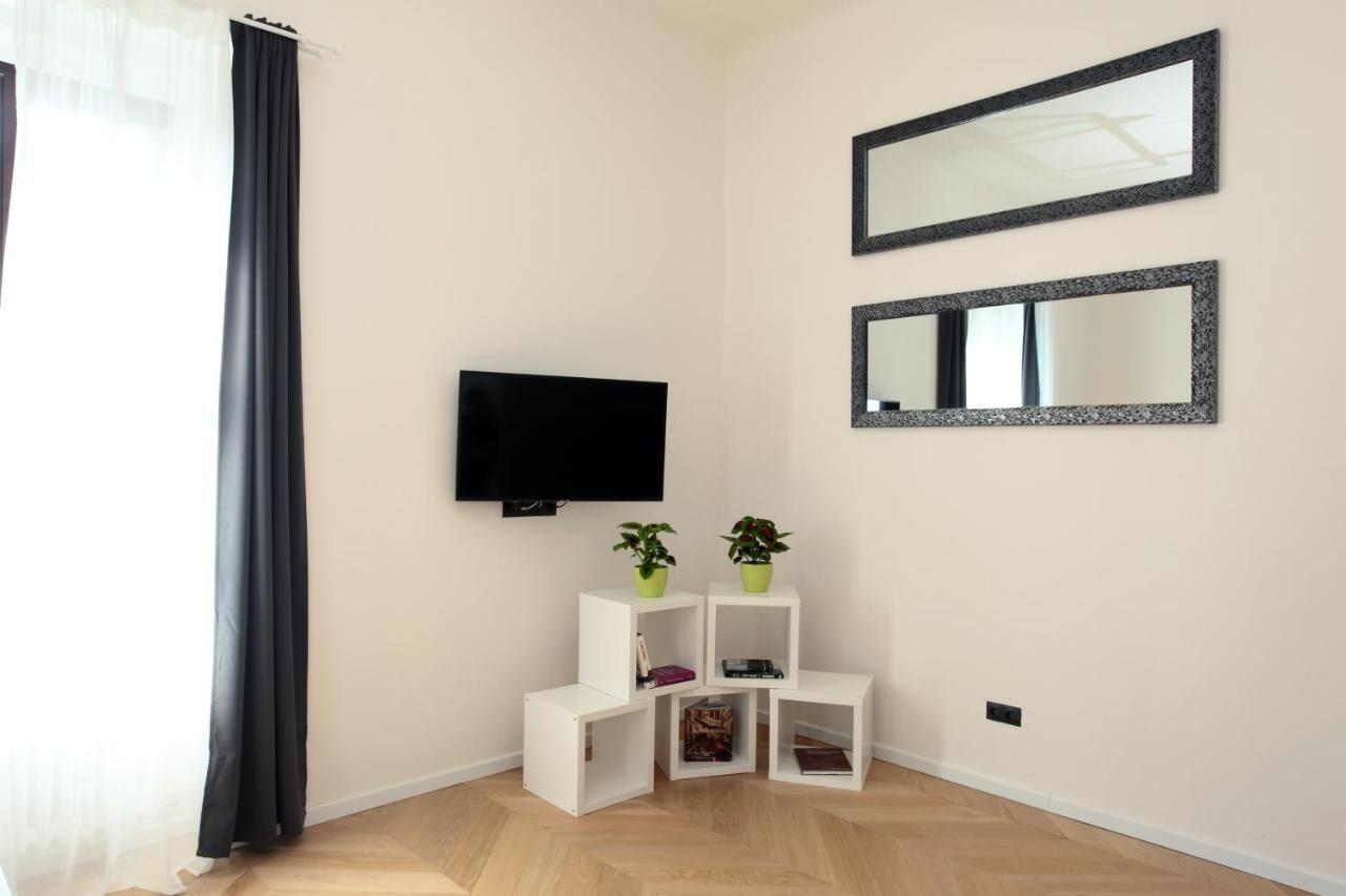 The House - Mezibranska Apartment