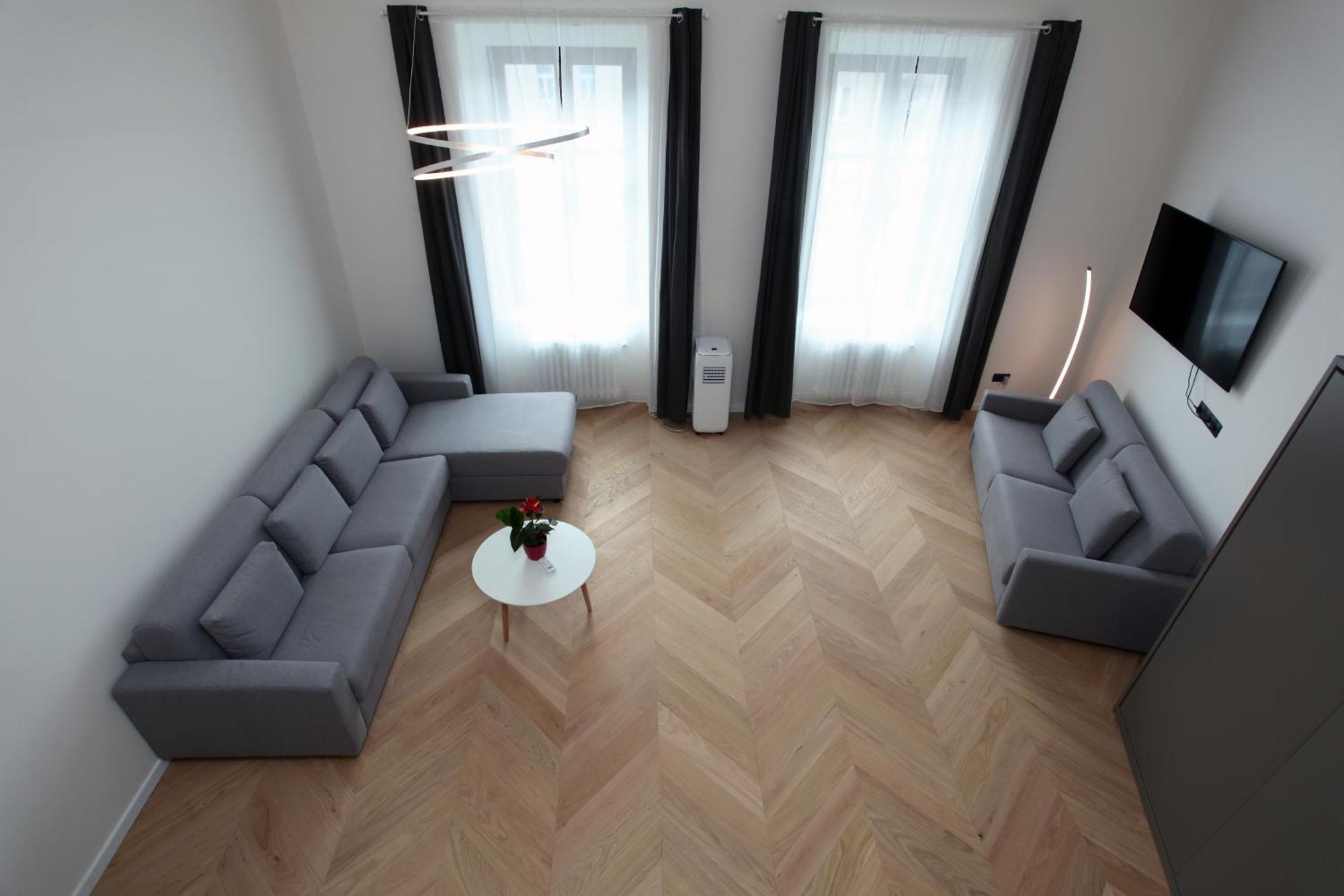 The House - Mezibranska Apartment Prague