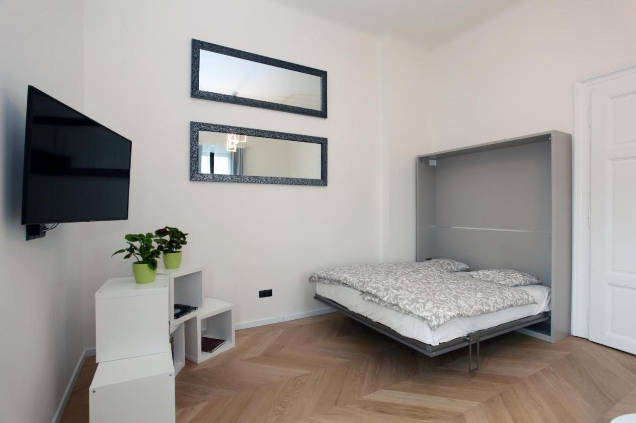 The House - Mezibranska Apartment Prague