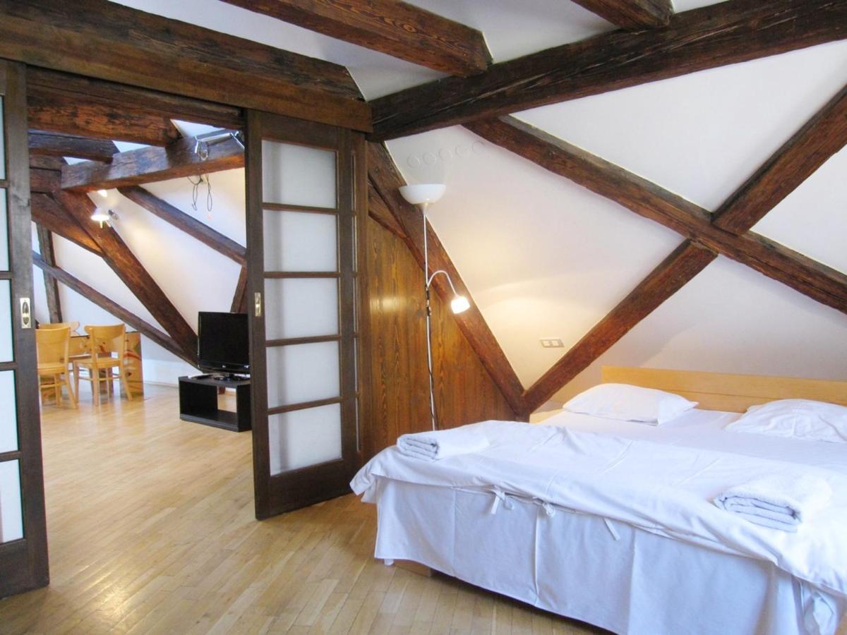 Thunovska Apartment Prag