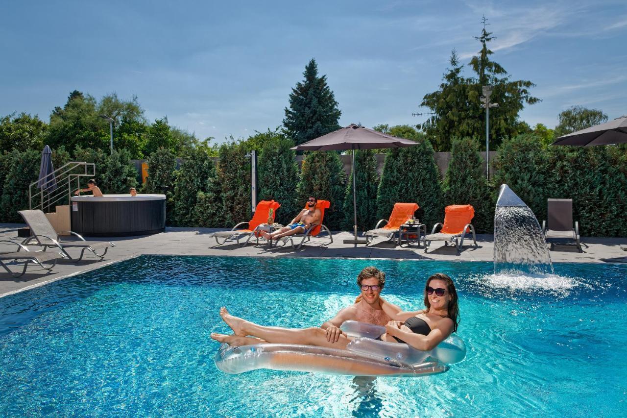 Aura Design&garden Pool 3* Prag