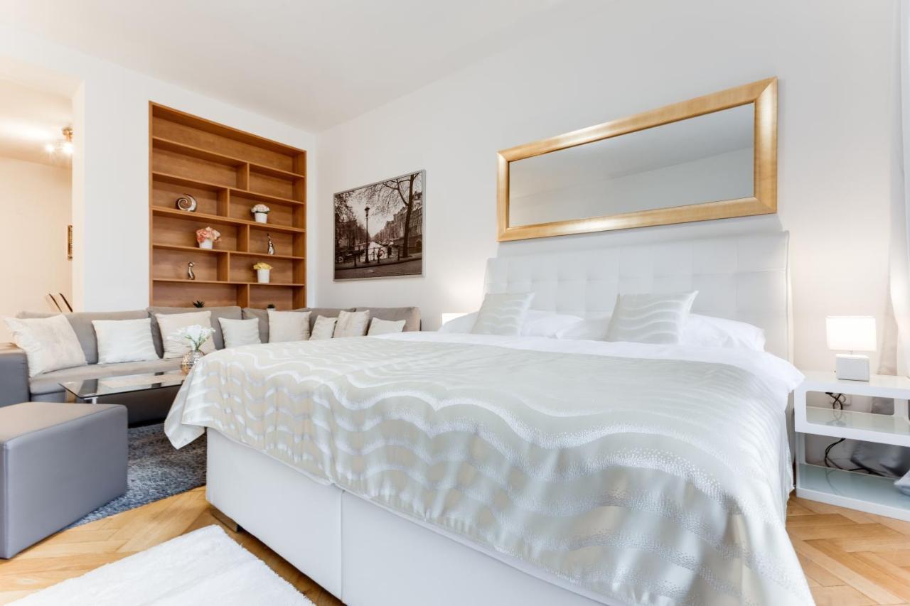Exclusive Riverside In The Heart Of Apartment Prague