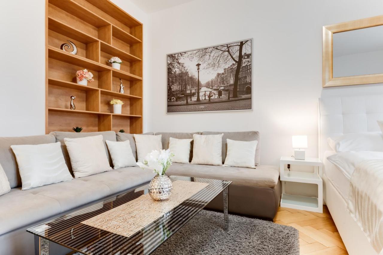 Exclusive Riverside In The Heart Of Prague