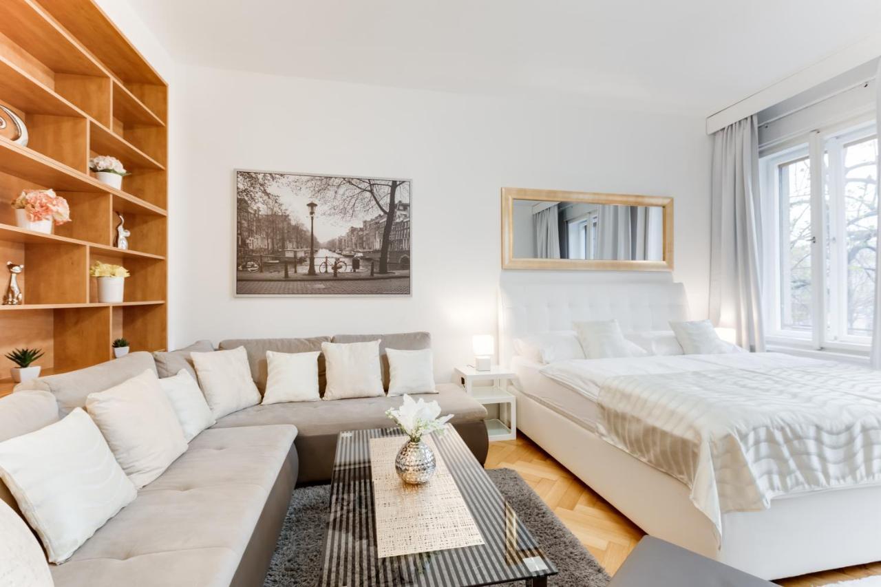 Exclusive Riverside In The Heart Of Prague