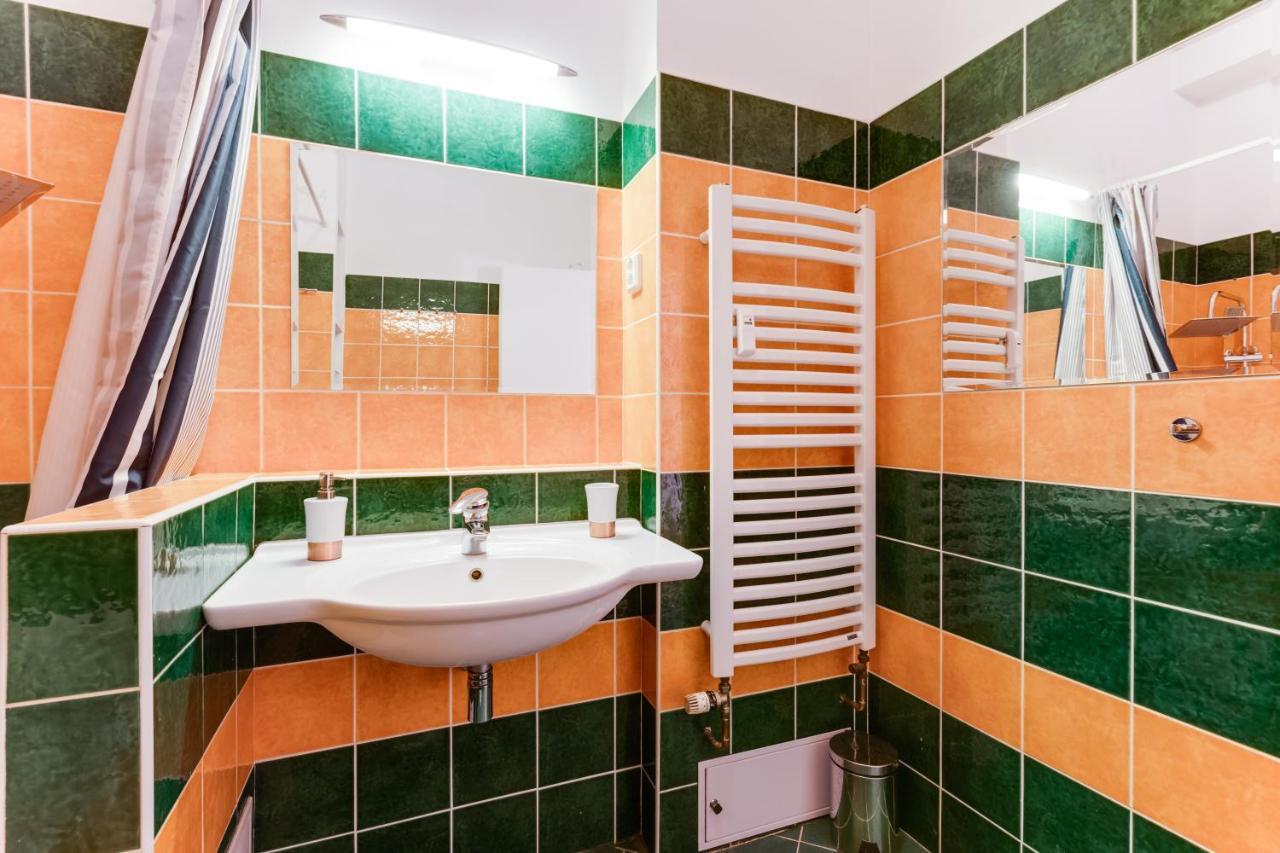 Exclusive Riverside In The Heart Of * Prague