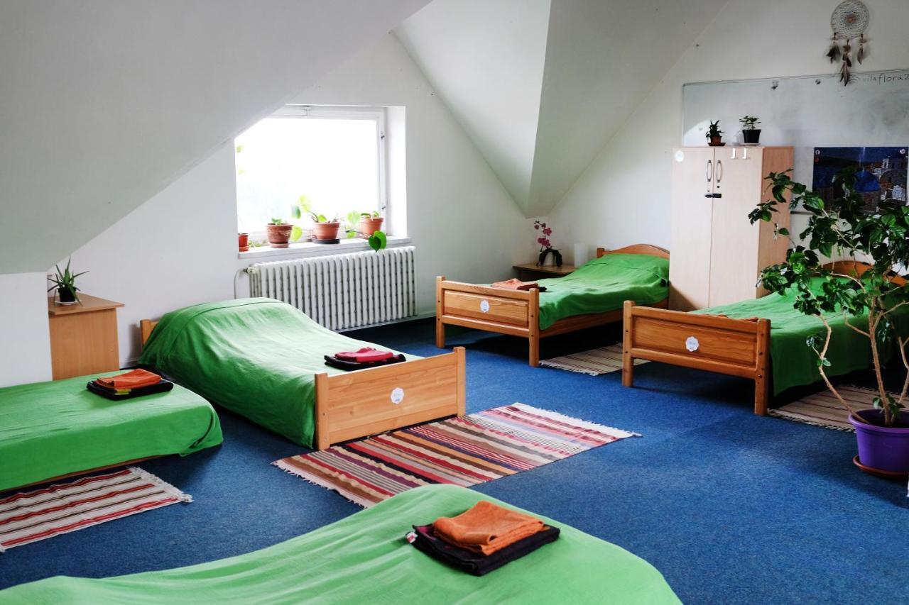 Vandrerhjem Vila Flora *