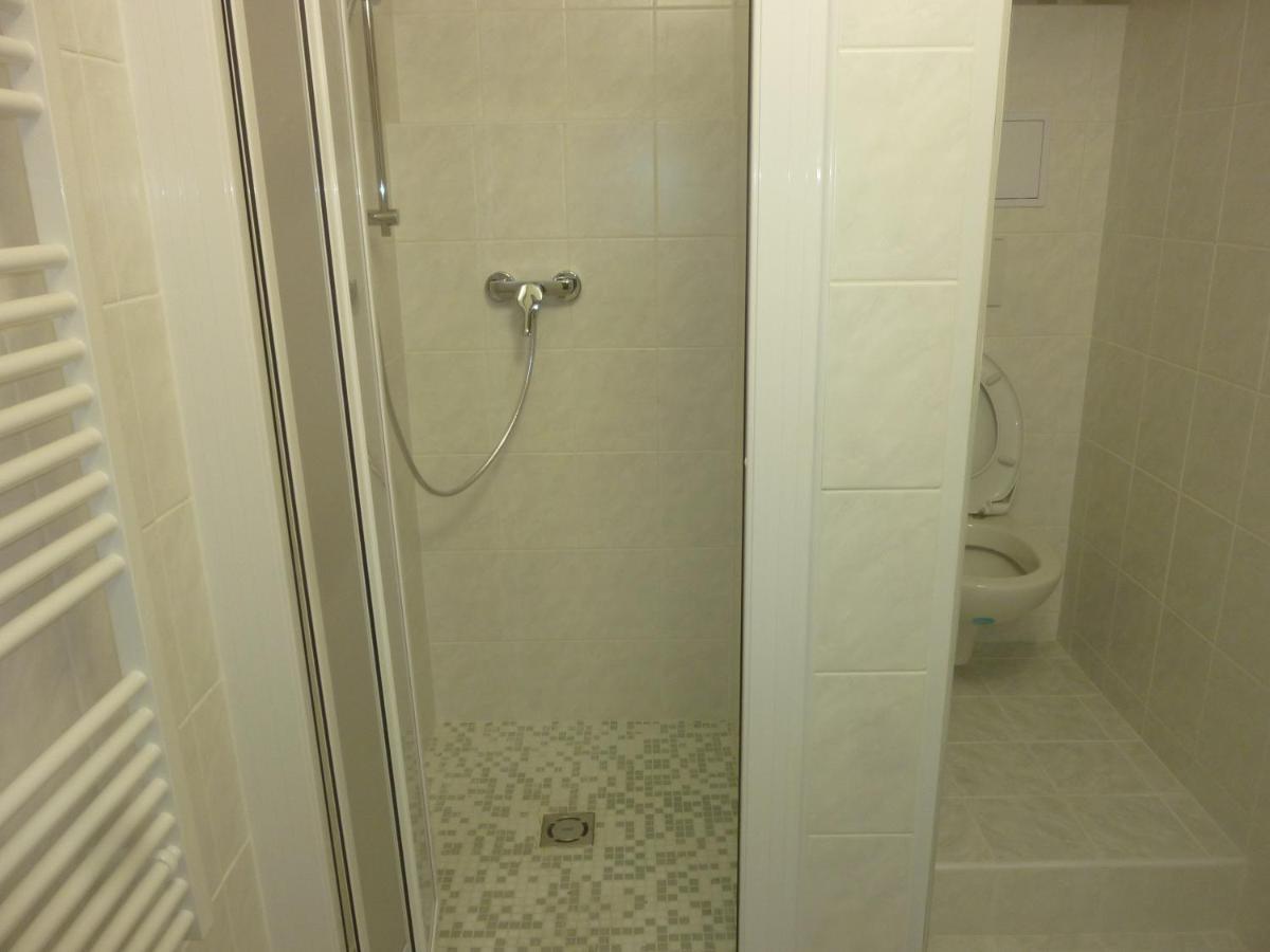 Van N Homestay Prague