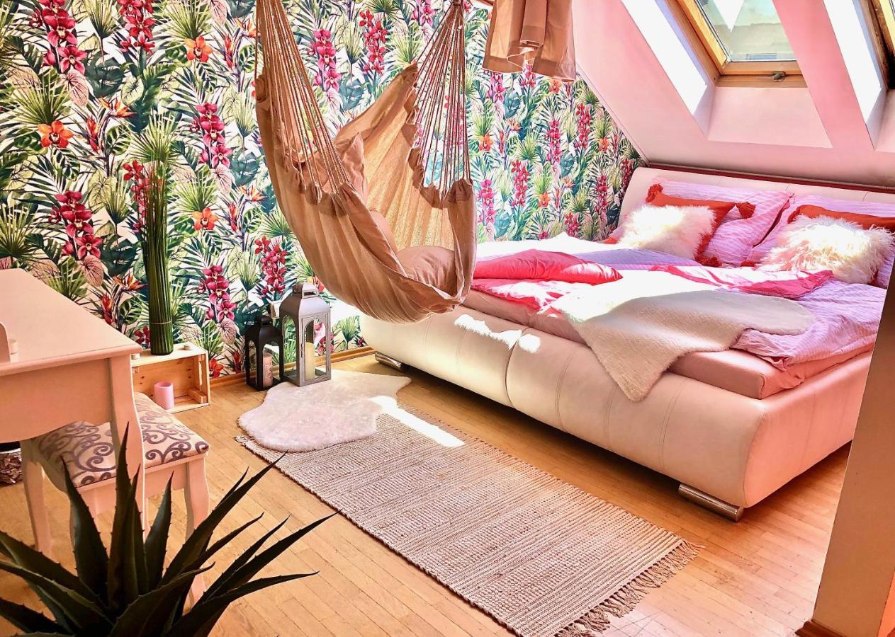 Duplex With Quite Terrace On Wenceslas Sq. Prague