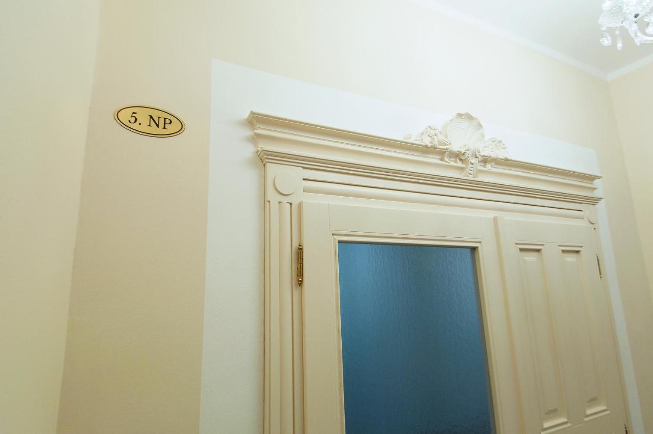 Modern Spanelska Apartment *