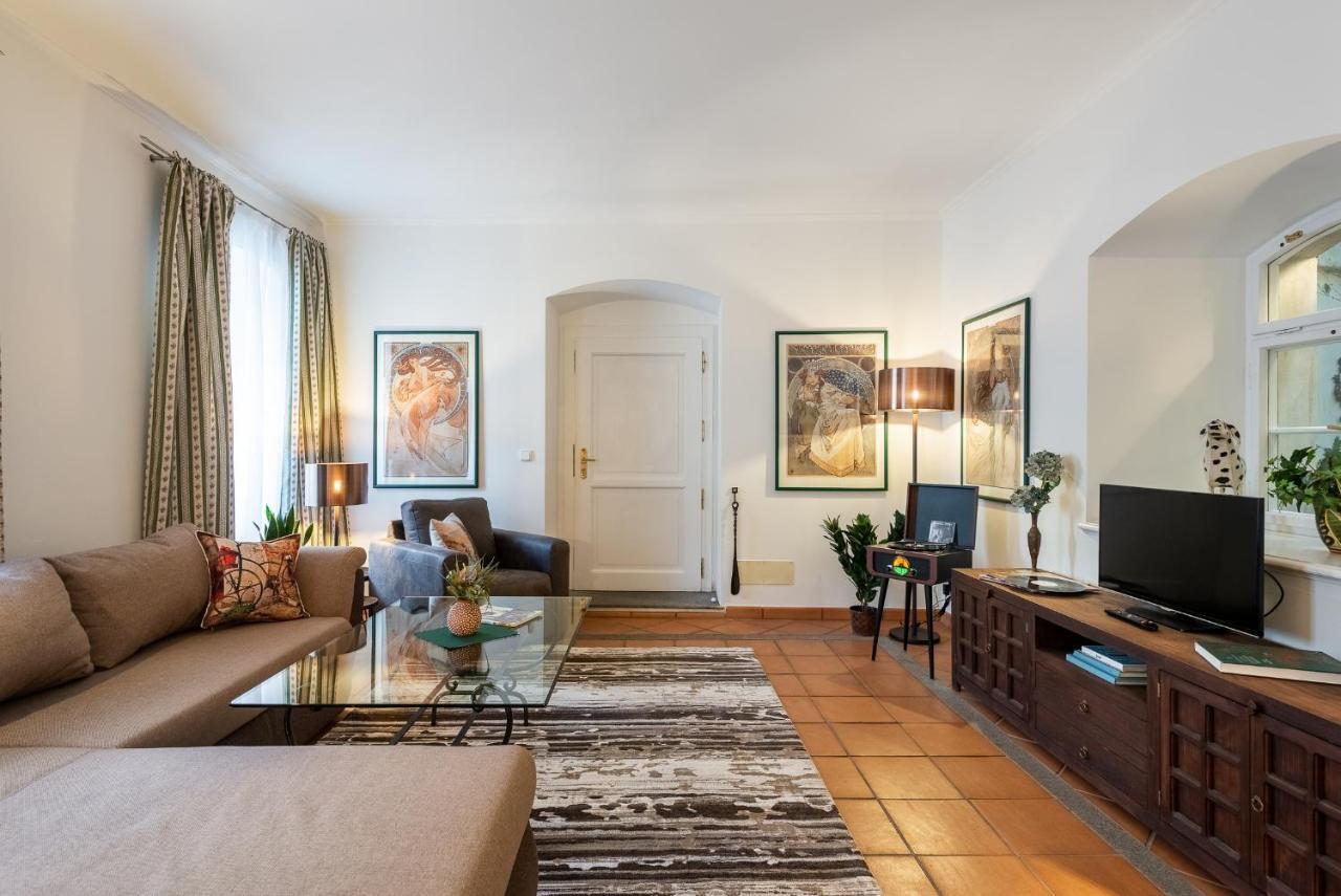 Unique Experience - Charles Bridge Apartment Prague