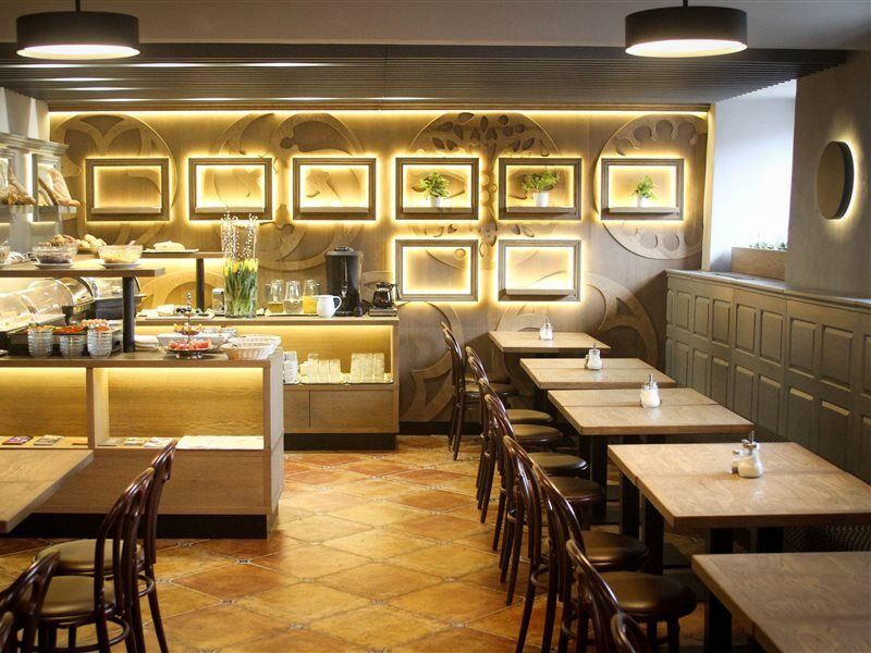 King Charles Boutique Hotel 4*