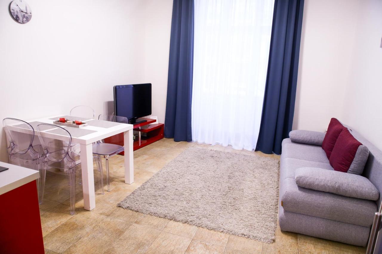 Stefania Centre *