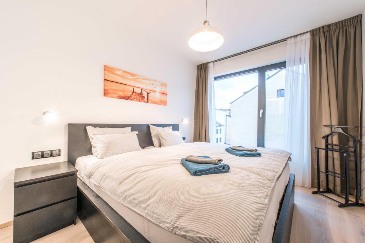 Quiet & New Near Center With Garage Apartmán