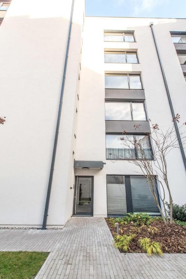 Quiet & New Near Center With Garage Praha