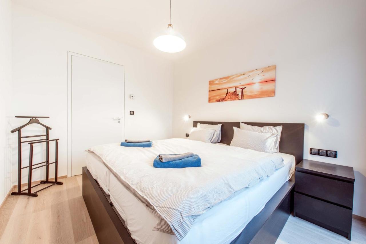 Quiet & New Near Center With Garage Apartmán