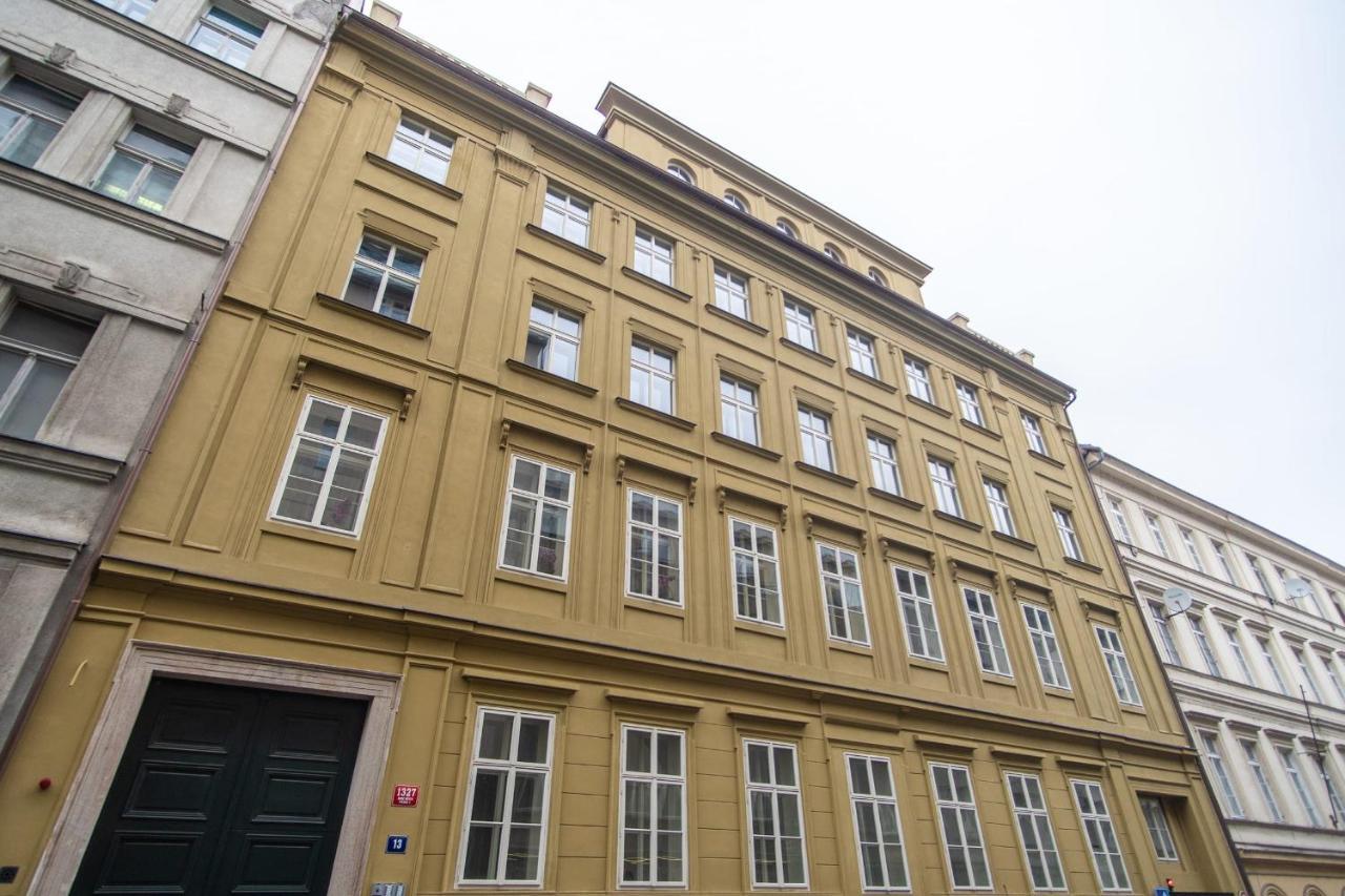 Apartment With Balcony Prag