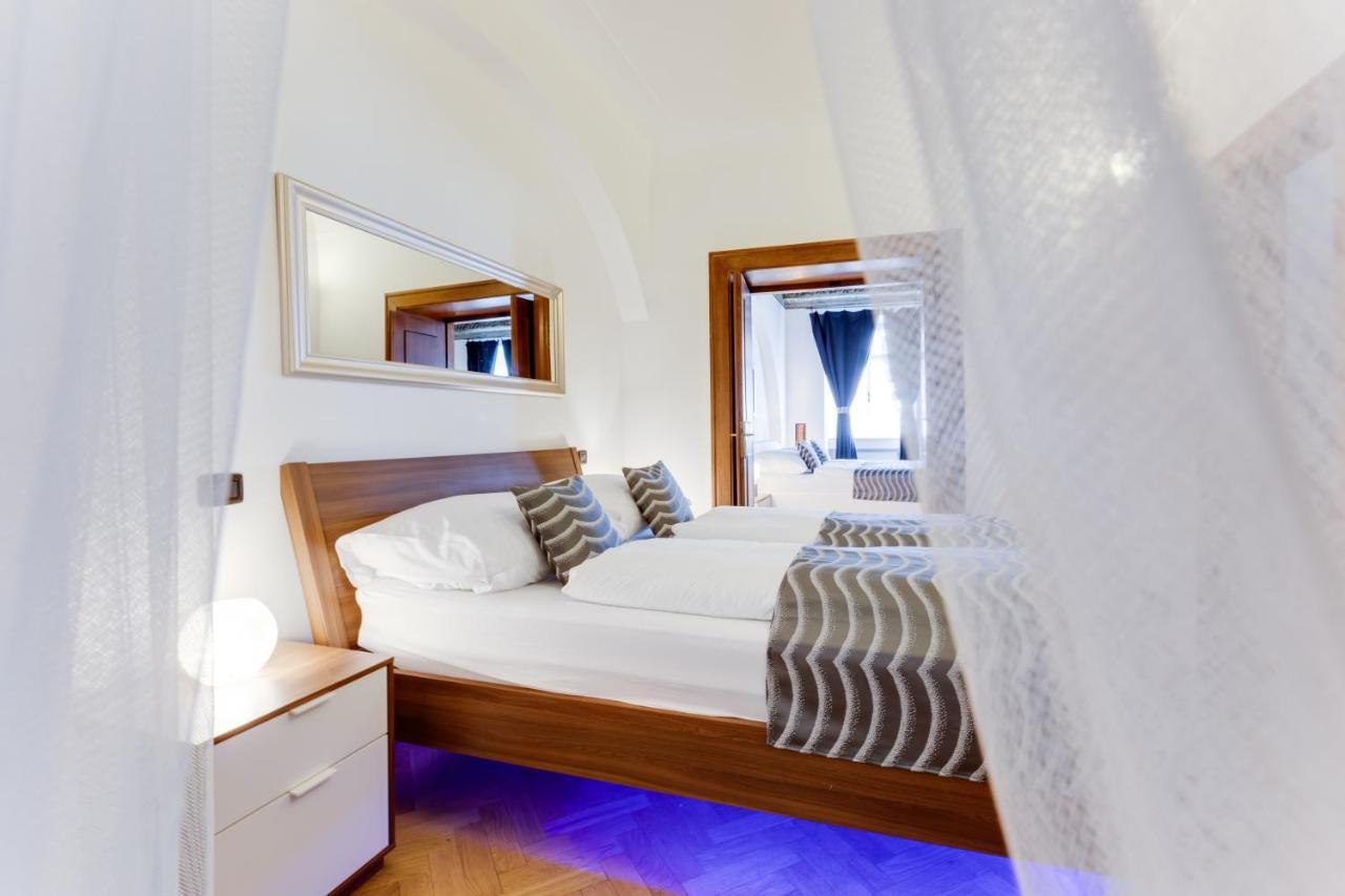 Apartment Charles Bridge Royal - Castle District Prag