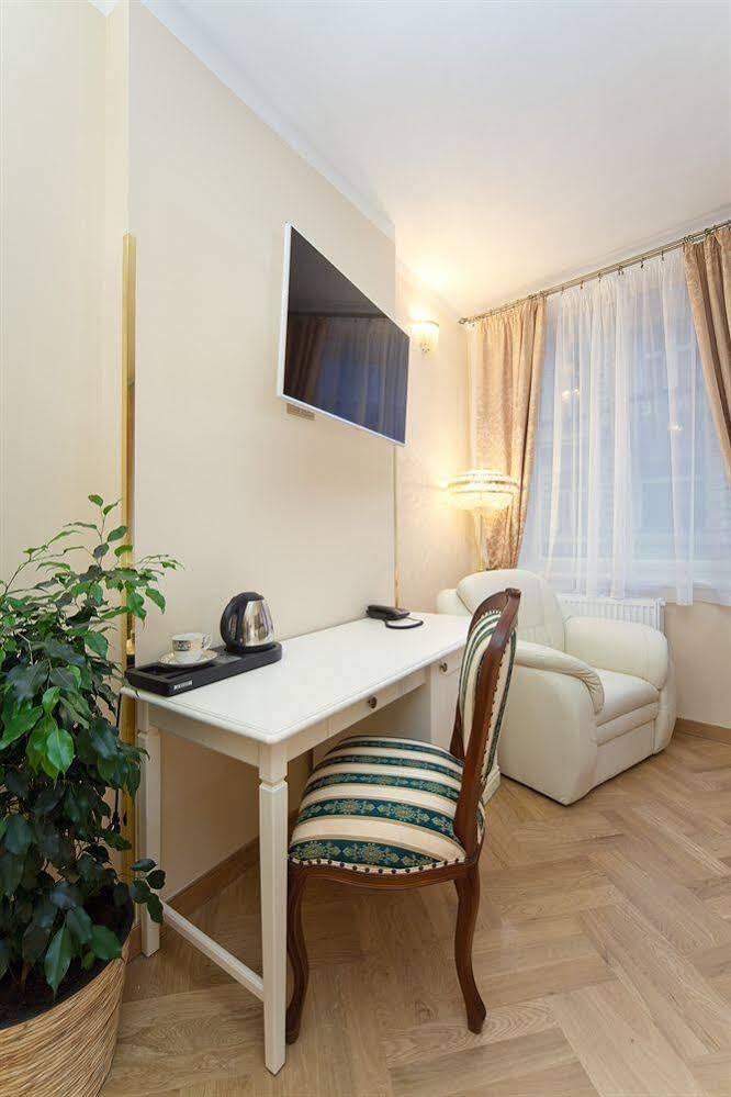 Louren - The Bridge Inn Aparthotel