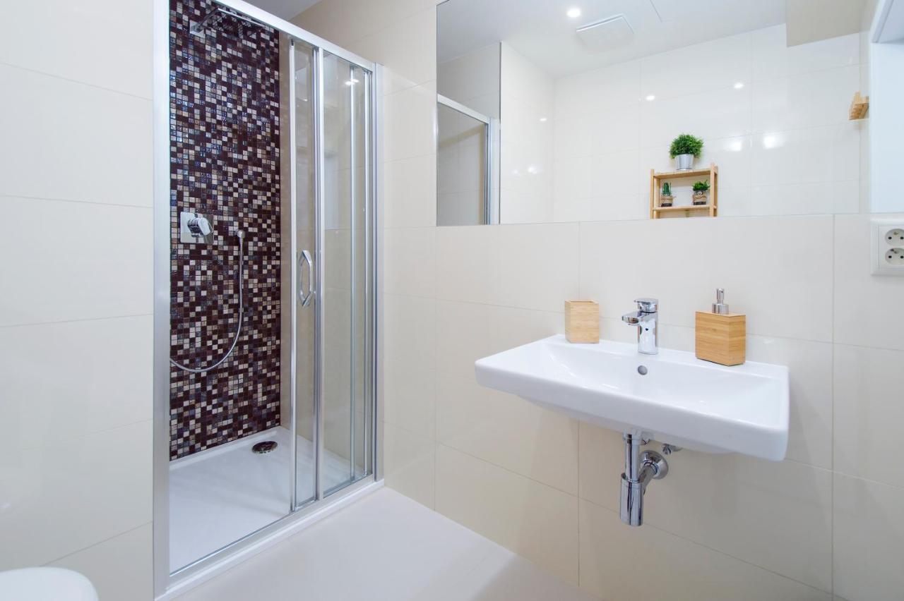 Modern Pricna 4 Apartmán *