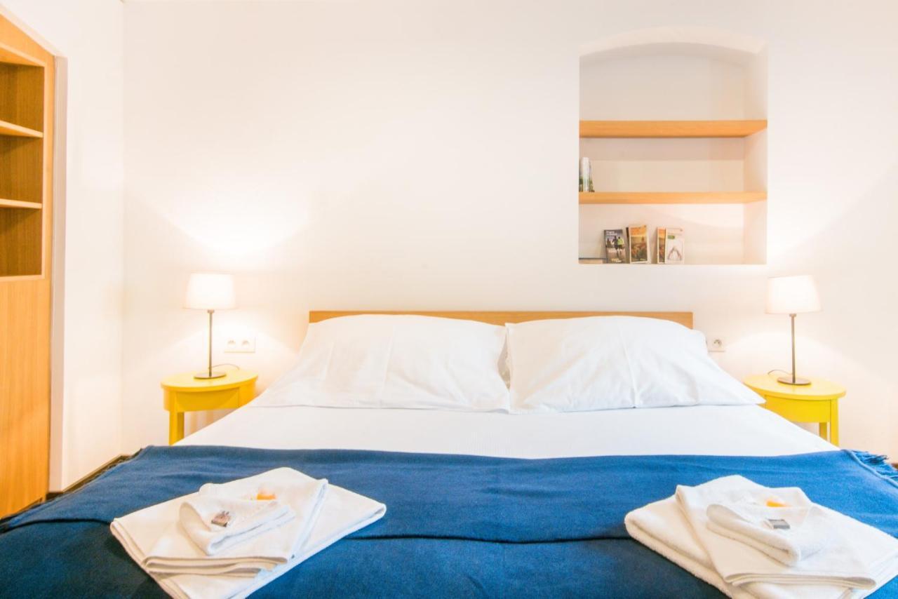 Modern In A Picturesque 15th-century Building * Prag