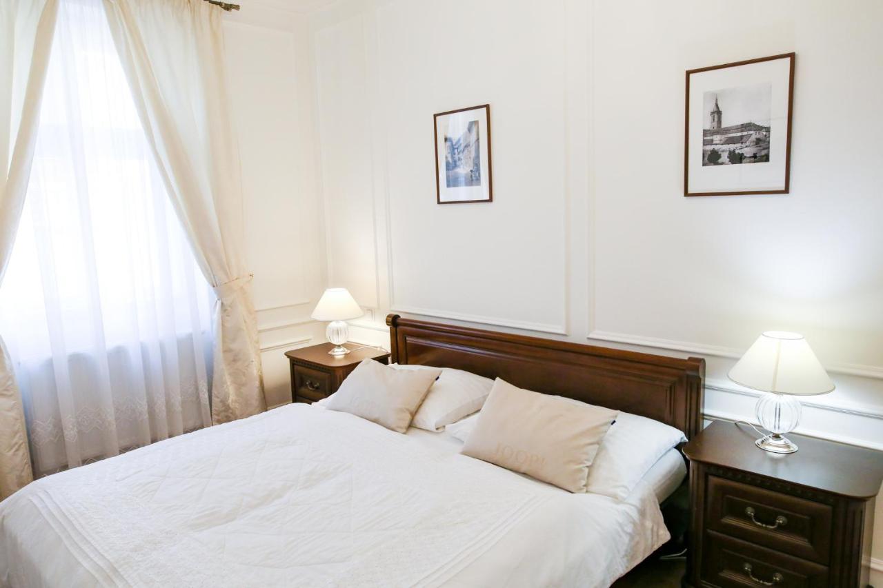 White & Gray * Prag