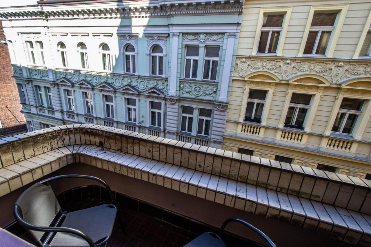 Apartment Colorful Day In Design Prag