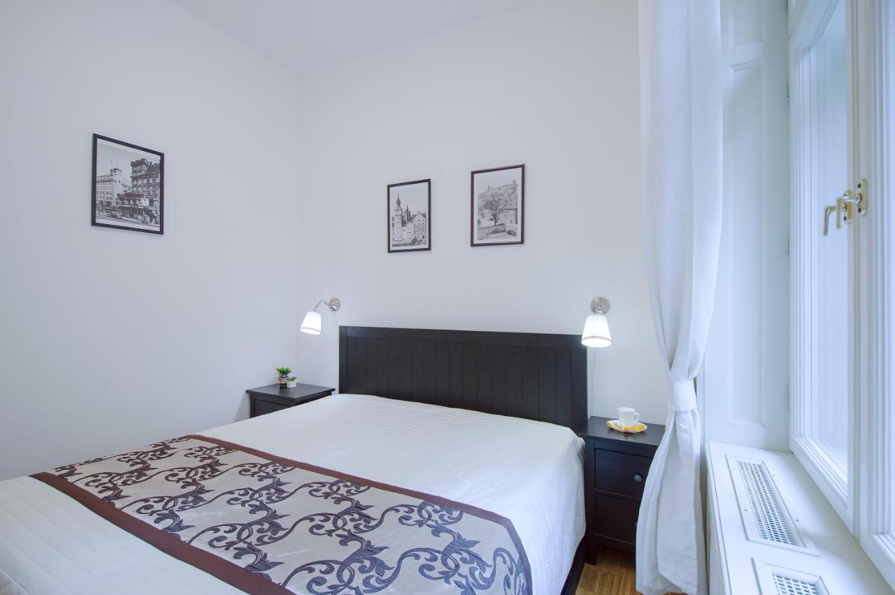 Modern Charvatova Apartment *