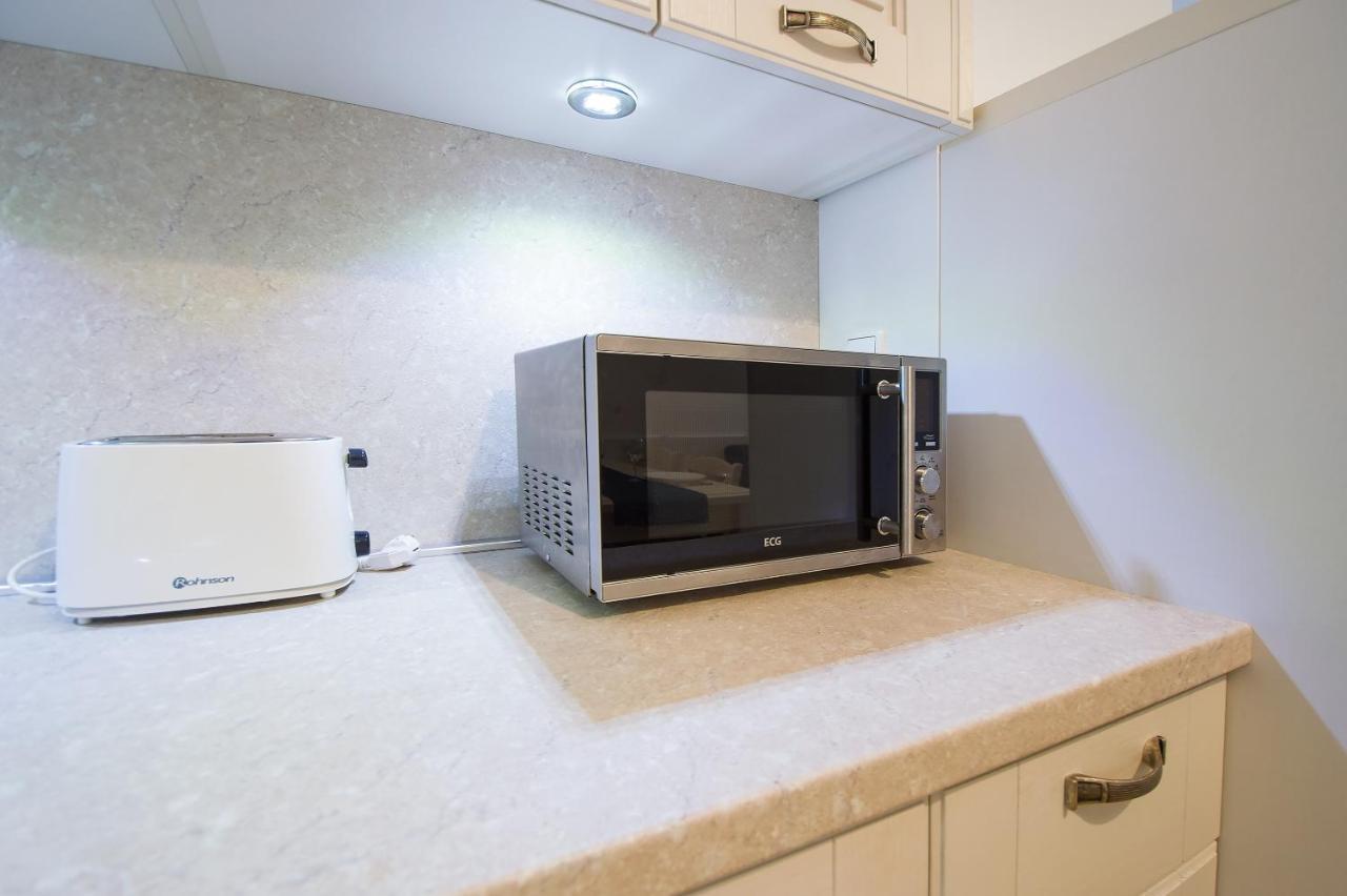 Modern Charvatova Apartment *