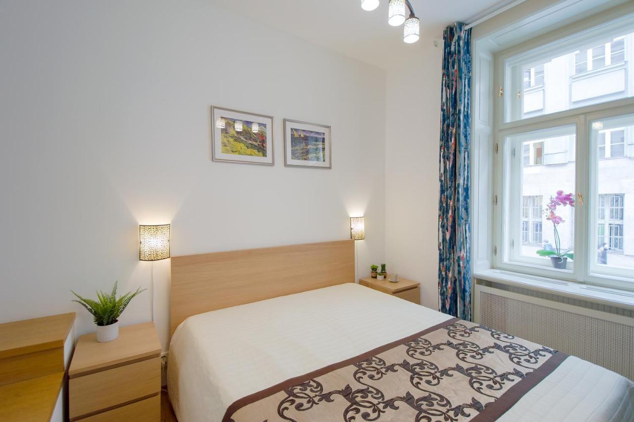 Modern Charvatova Prag