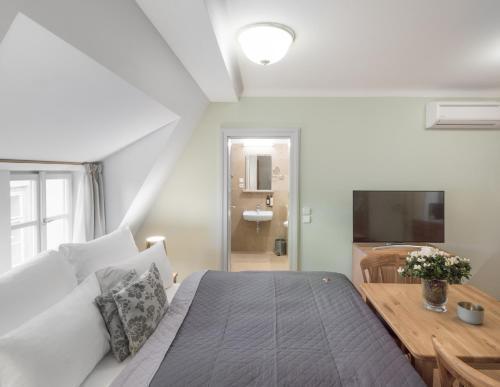 Blue Oak Aparthotel 4*