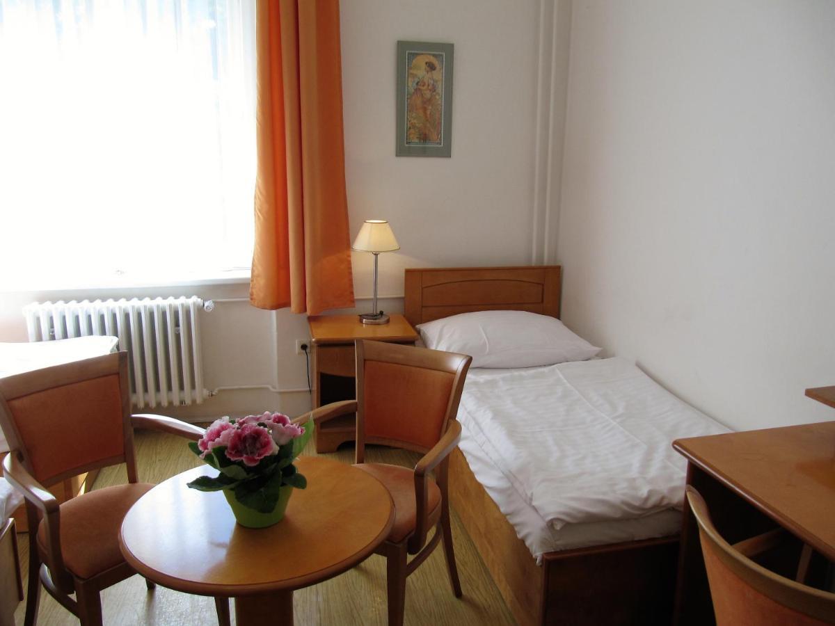 Jana - Domov Mladeze Gasthof Prag