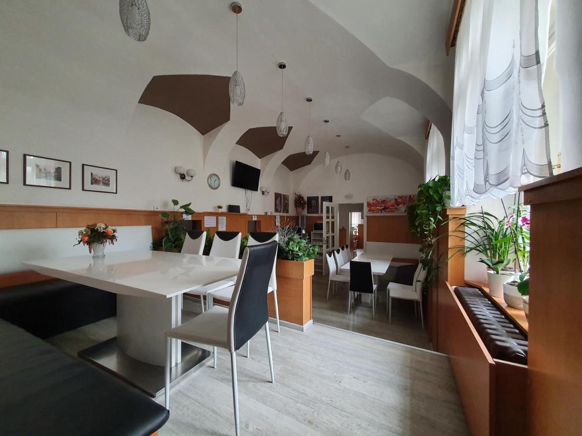 Jana - Domov Mladeze Gasthof Prag
