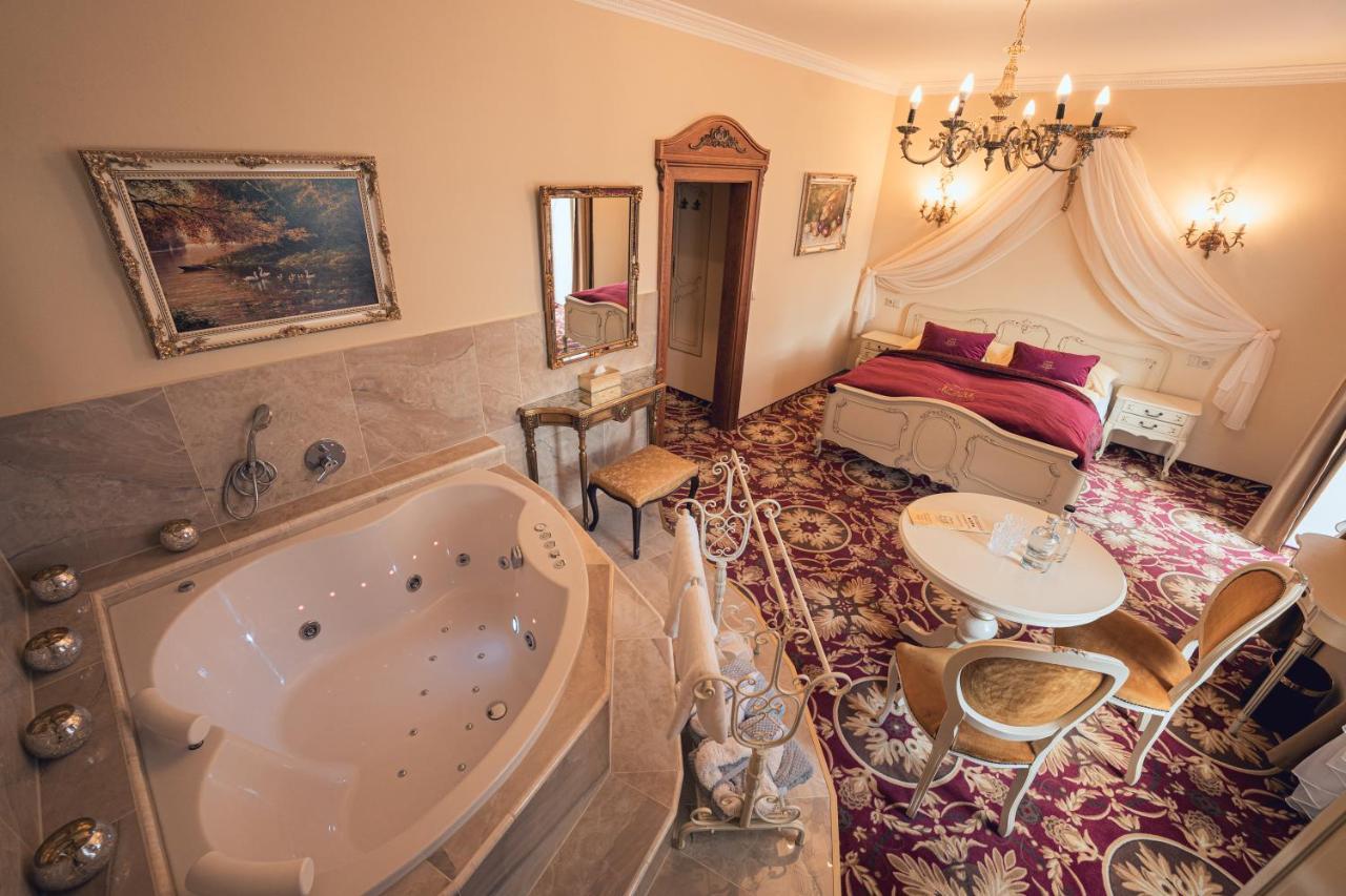 Svatojansky Dvur 4* Prag