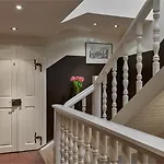 Mostecka 12 Residence