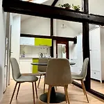 2 Bedrooms Apartment Close To Palmovka