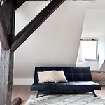 Loft Apartment Close To Metro Palmovka