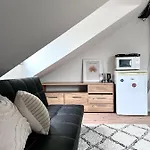 Loft Apartment Close To Metro Palmovka