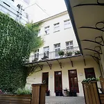 Truhlarska 4 Apartment