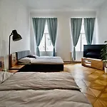 Truhlarska 4 Apartment