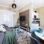 Homey Apartment In Lesser Town By Prague Days