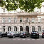 Homey Apartment In Lesser Town By Prague Days