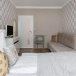Pastel Art Deco 3Bdr Ruterra Apt