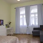 Modern Apartment Klimentska