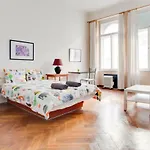 Apartment By Namesti Miru