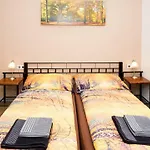Apartment Four Year Seasons - Walkable To Centre, Metro And Riverside