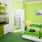 Apartment Four Year Seasons - Walkable To Centre, Metro And Riverside