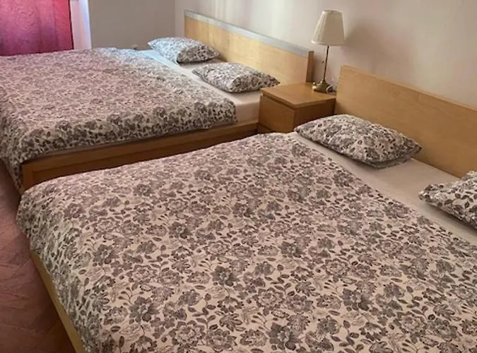 Large 3 Bedroom Family Apartment With Balcony
