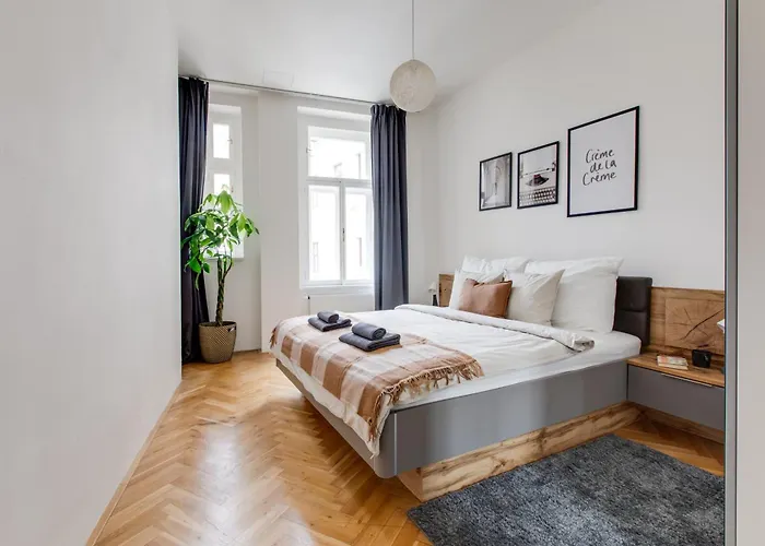 Stylish Quiet 2Bds Rooms Flat Letna Park - U14