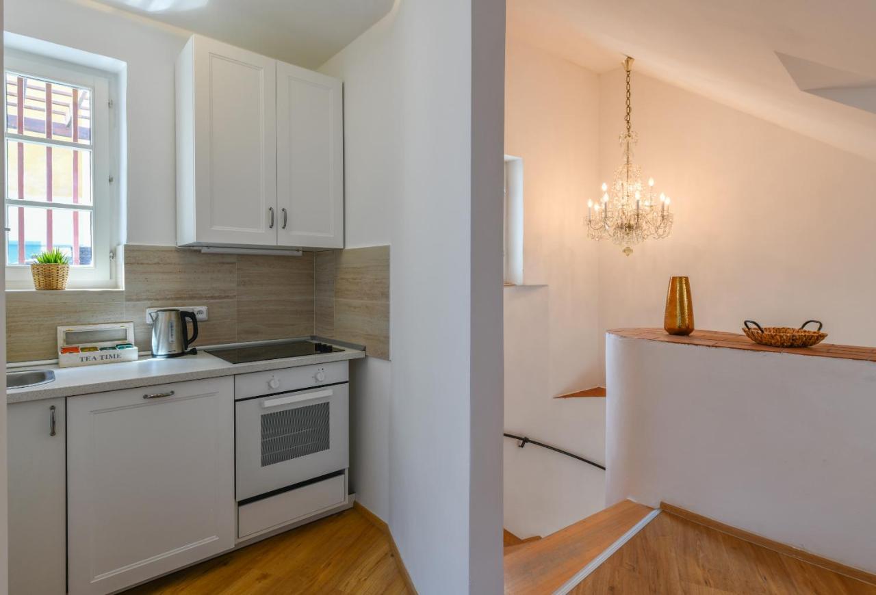 Rybna Apartment *